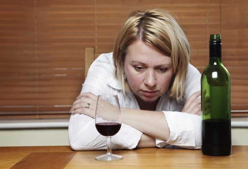 a woman who drinks wine how to quit smoking