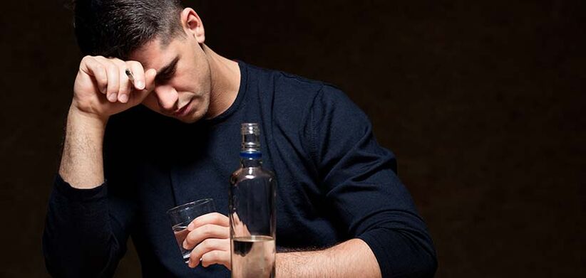 A man drinks alcohol how to quit smoking photo 1